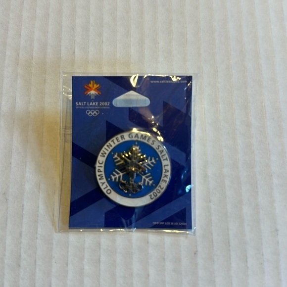 Olympic Games Other - NWT Olympic Winter Games Salt Lake 2002 collectors pin snowflake design